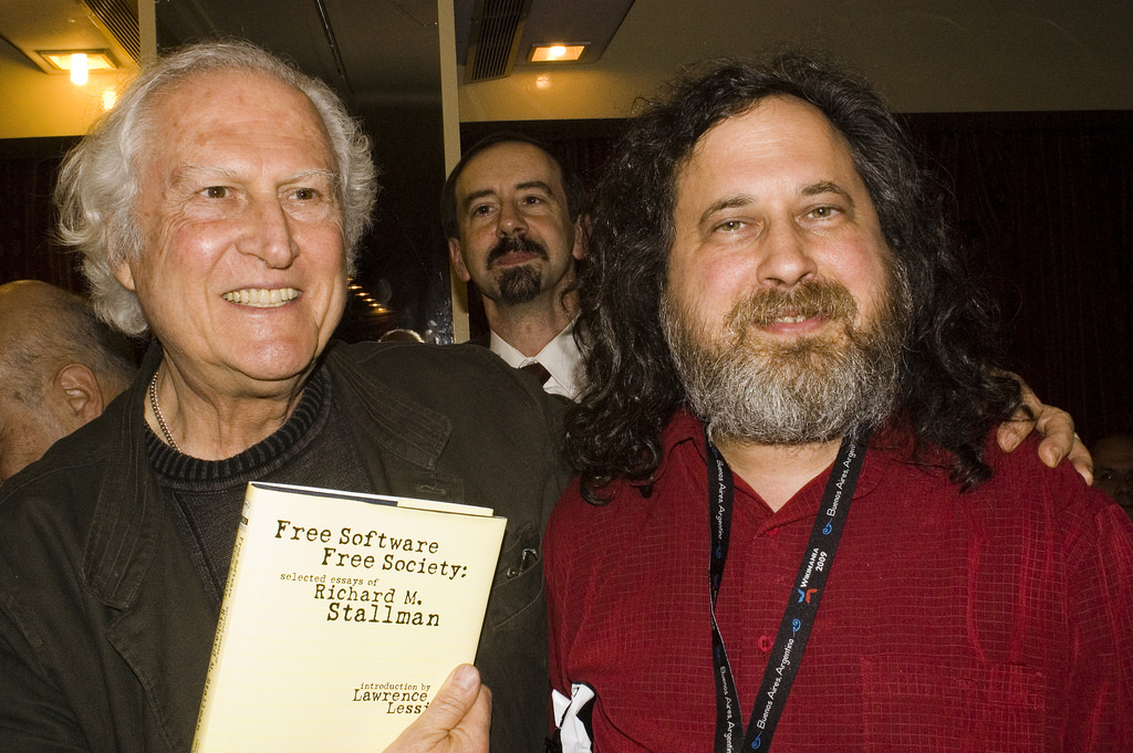 Francisco 'Pino' Solanas and Richard Stallman at Wikimania 2009 Welcome Dinner.